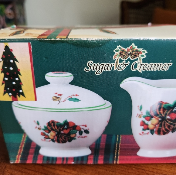 Holiday creamer and sugar set - Picture 6 of 6